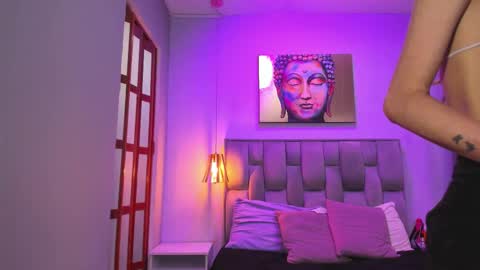 violet_storm_ online show from January 7, 4:39 am