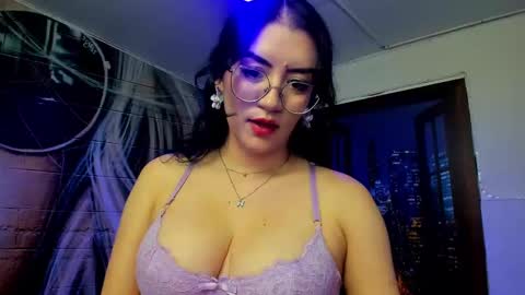 Snapshot of violeta_diazz chatting on February 16, 12:30 am online show from February 16, 12:30 am