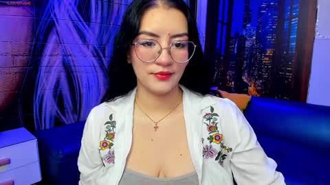 Snapshot of violeta_diazz chatting on February 8, 9:15 pm online show from February 8, 9:15 pm