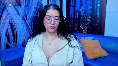 Snapshot of violeta_diazz chatting on February 2, 9:18 am online show from February 2, 9:18 am