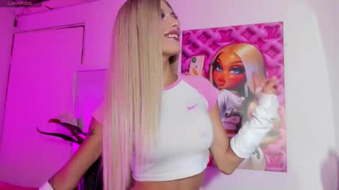 Violeta Princess Please help me with your thumbs up its important   online show from October 18, 11:03 am