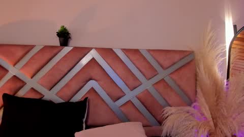 Snapshot of violetcollins_ chatting on September 12, 8:33 pm Call me Violet online show from September 12, 8:33 pm