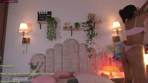 violeth___ online show from April 14, 1:36 pm