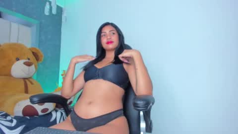 Snapshot of violeth_foxx chatting on February 23, 2:29 am Violeth Foxx online show from February 23, 2:29 am