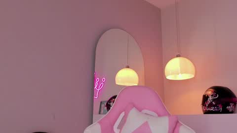 Snapshot of violeth_hill chatting on February 26, 11:00 am Violeth Hill online show from February 26, 11:00 am