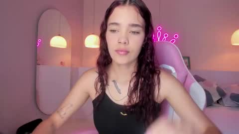 Snapshot of violeth_hill chatting on February 9, 8:56 pm Violeth Hill online show from February 9, 8:56 pm