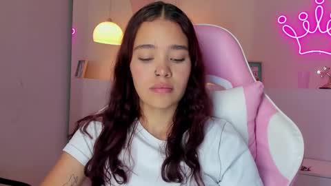 Snapshot of violeth_hill chatting on March 8, 7:20 pm Violeth Hill online show from March 8, 7:20 pm