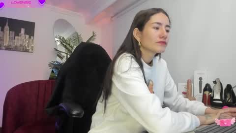 Snapshot of violetparkker chatting on February 17, 11:23 am violetparkker online show from February 17, 11:23 am
