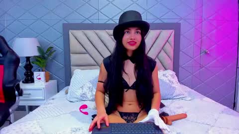 Snapshot of violetrousse chatting on February 25, 12:49 pm Violet Rousse online show from February 25, 12:49 pm
