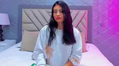 Snapshot of violetrousse chatting on September 18, 4:11 pm Violet Rousse online show from September 18, 4:11 pm