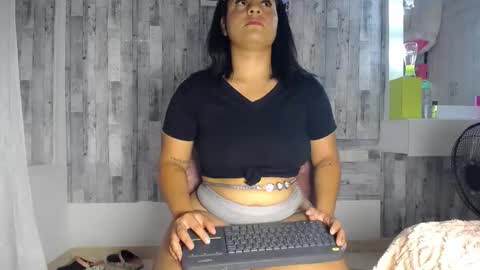 violetroussee online show from March 26, 1:11 am
