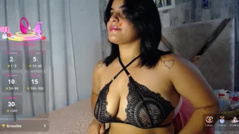violetroussee online show from May 15, 1:58 am