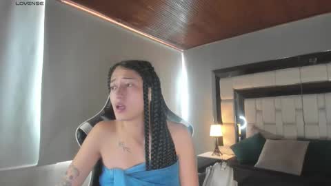 Snapshot of violetskinny chatting on October 1, 7:35 pm violetskinny online show from October 1, 7:35 pm