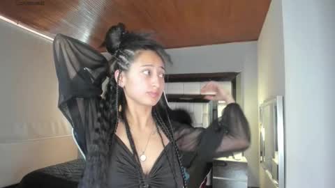 Snapshot of violetskinny chatting on October 3, 9:34 pm violetskinny online show from October 3, 9:34 pm
