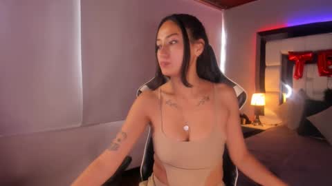 Snapshot of violetskinny chatting on March 7, 8:00 pm violetskinny online show from March 7, 8:00 pm