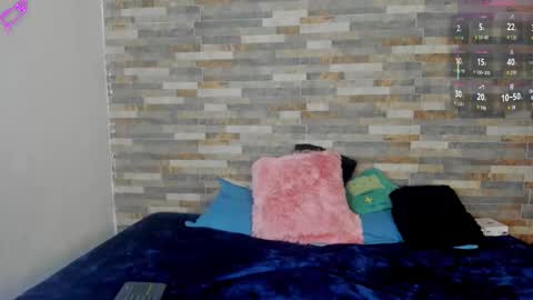 ViolettGolden online show from November 8, 9:45 am