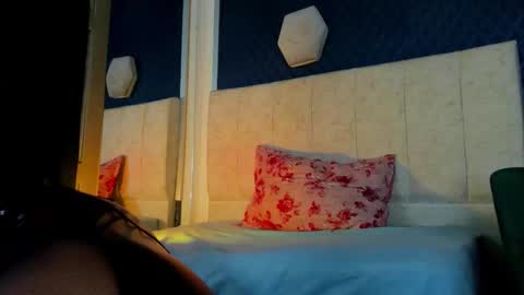 violett  rousee online show from October 17, 5:50 pm