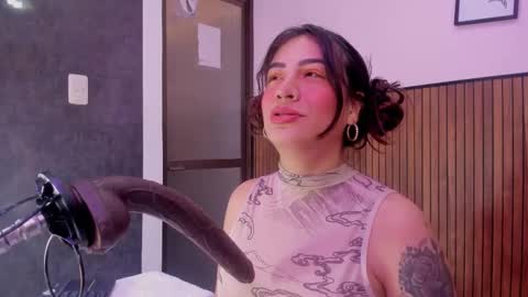 Violett online show from February 12, 5:22 am