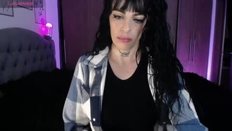 violett  Independent model online show from April 17, 4:59 am