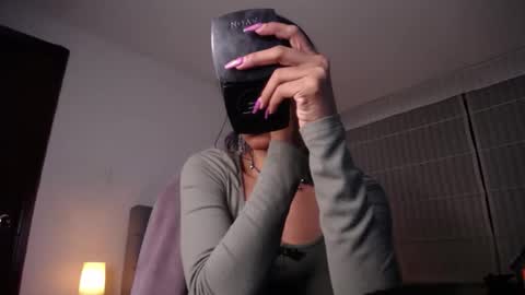 violett_queen122 online show from October 3, 2:53 am