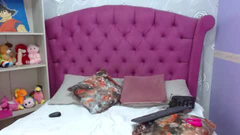 V I O L E T T E  online show from November 6, 3:48 pm