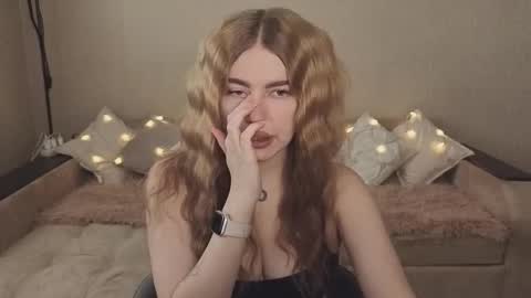 ViolettaOtis online show from September 24, 11:06 am