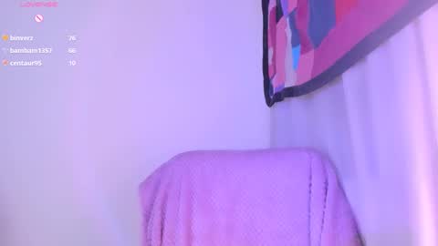 Snapshot of violettbones chatting on February 9, 8:43 am Violett online show from February 9, 8:43 am