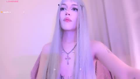 Snapshot of violettbones chatting on February 19, 4:01 am Violett online show from February 19, 4:01 am