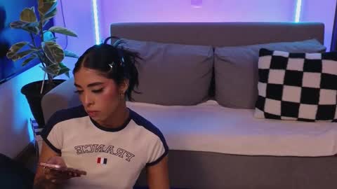 Violet online show from January 19, 1:04 am