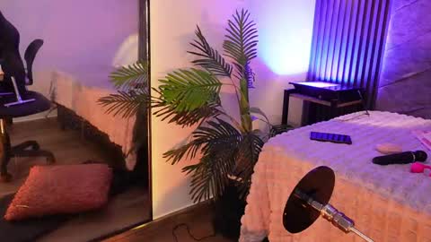 viollettebylyly online show from May 28, 12:58 pm