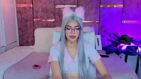 viollettebylyly online show from October 1, 1:32 pm