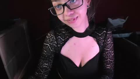 Snapshot of virtualtulpa chatting on September 26, 4:15 pm Zoe online show from September 26, 4:15 pm