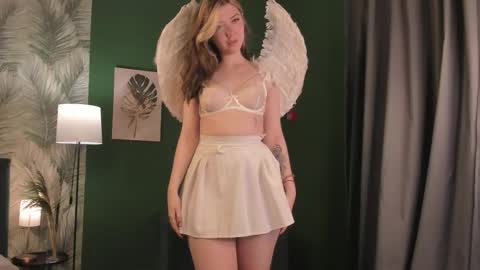 Vivi  online show from October 16, 3:06 am