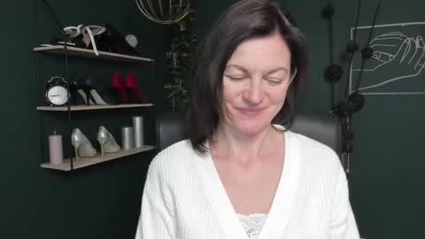 Vivian online show from September 26, 9:17 am