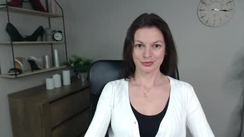 Vivian online show from February 28, 2:09 pm