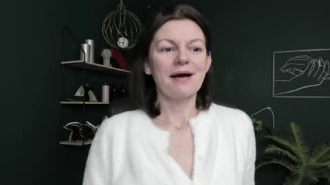 Vivian online show from April 13, 5:44 am