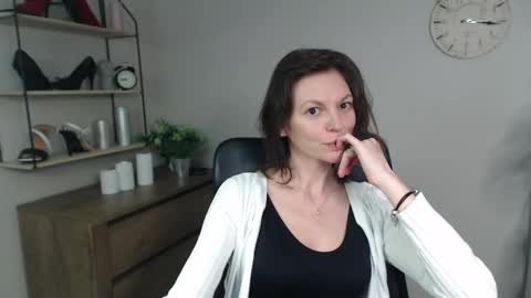 Vivian online show from February 28, 6:52 pm