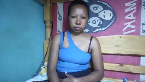 Snapshot of viviane0812 chatting on February 25, 2:37 pm viviane0812 online show from February 25, 2:37 pm