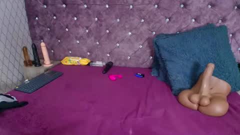 VivianRose online show from April 9, 4:49 am