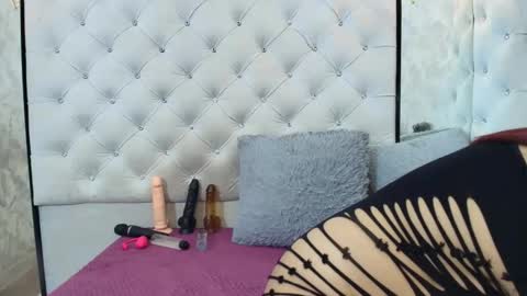 VivianRose online show from May 16, 4:20 am