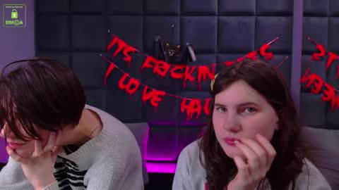 VIVIARAGENDY online show from November 1, 4:06 pm