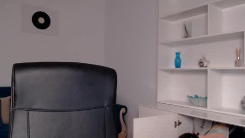 Vivienne online show from February 27, 4:10 pm