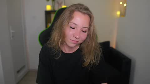 VivienVance online show from May 28, 4:16 pm