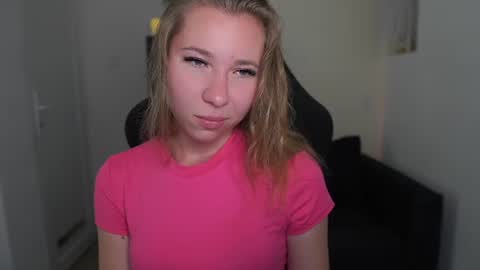 VivienVance online show from June 14, 6:21 pm