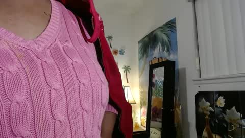 Snapshot of vixenfyre chatting on December 6, 9:16 am Vixen Fyre online show from December 6, 9:16 am