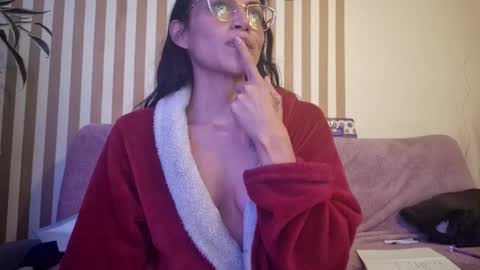 vixenn_ online show from December 5, 10:29 pm