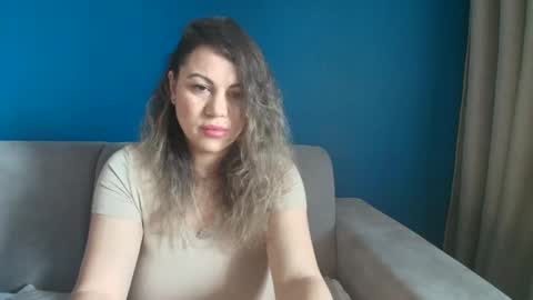 Snapshot of vixenvibesx chatting on February 23, 8:06 am vixenvibesx online show from February 23, 8:06 am