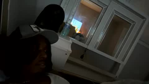 Snapshot of vonnieeb2x chatting on October 15, 7:00 am vonnieeb2x online show from October 15, 7:00 am