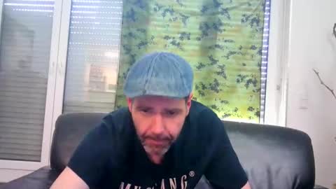 voyeuredeluxe online show from January 8, 11:38 am