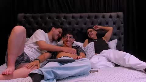 Jhonny Dick  his neighbors. online show from March 20, 1:32 am